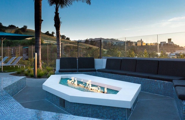 🌟 Luxury 1-Bedroom Apartment Close to Universal Studios 🎬