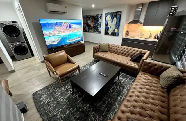 Luxury 1-bedroom penthouse condo with views & pool