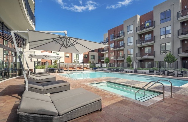 Luxury 1-bedroom apartment in Mountain View with Gym, Pool, WiFi