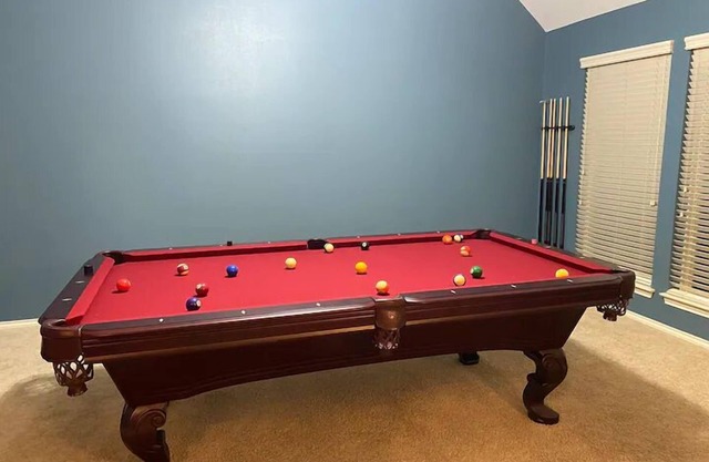 Luxury 1 story 3,272 SF. 12 miles from IAH airport