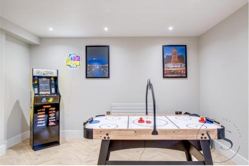 Luxury 115 4BR Penthouse in Central Birmingham Games Room & Free Parking