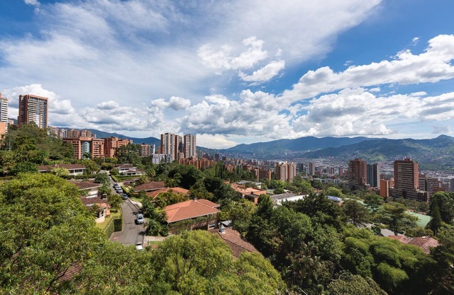 Luxury 15th Floor Condo Amazing Views! EL POBLADO!
