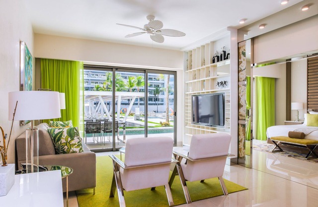 Luxury 1BR All-Inclusive - Private Swim-up Pool on 5 Diamond Resort