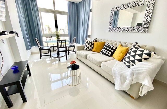 luxury 1br , Pool, Gym, proche Agora Mall