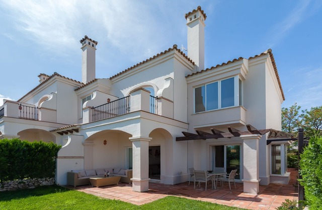 Luxury 2 niveau Frontline Golf Maison de ville avec vue imprenable dans une communauté fermée