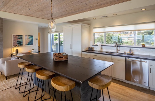 Penthouse de luxe avec 2 chambres et 2 salles de bain à Shell Beach, surplombant la côte avec des balcons enveloppants