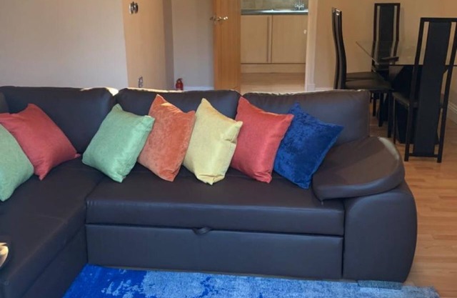 LUXURY 2 BED APARTMENT BY THE BEACH