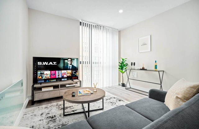 Luxury 2 Bed Apartment - Smart TV - WIFI