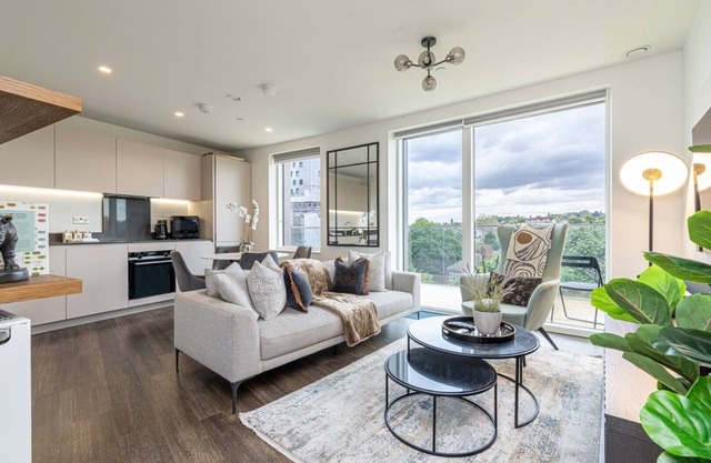 Luxury 2 bed apartment in the heart of Wembley, with great attractions nearby.
