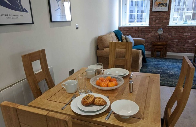 **Luxury - 2 Bed ** City Centre Location - PARKING
