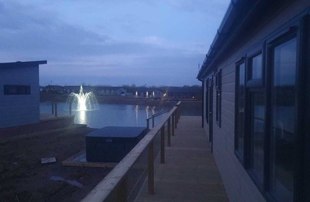 Remarkable 2-bed Luxury Lodge in Routh With Hottub