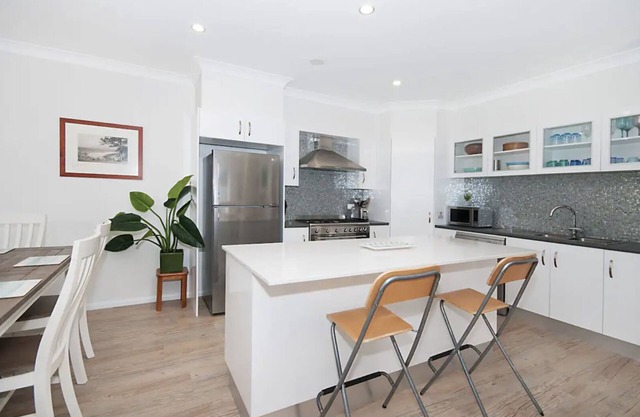 LUXURY 2 BED! Spacious & central to everything! 2bed 1.5 bath, wifi, garage+++