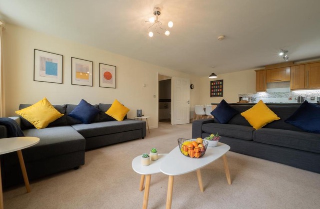 Luxury 2-bedroom 2-bathroom city centre apartment