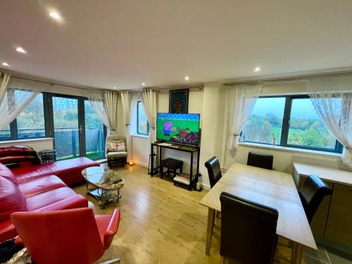 Luxury 2 Bedroom Apartment- Lake view - Free Parking - Wembley Stadium 5KM