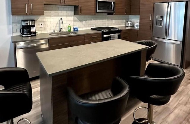 LUXURY 2 Bedroom in NICE AREA near DISNEYLAND