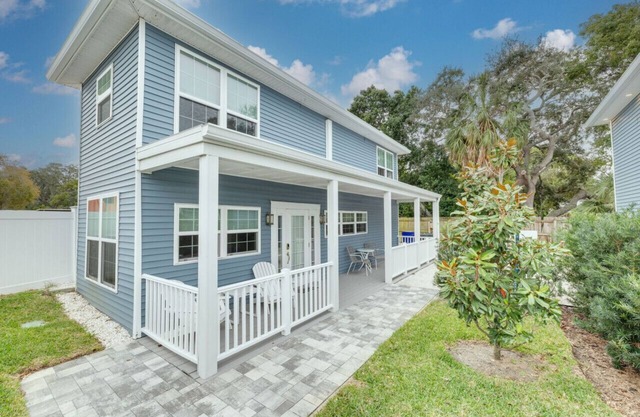 Luxury 2 bedroom tiny home with pool "Skye"