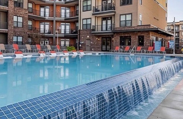 Luxury 2 Bedrooms Apartment with Large Balcony Overlooking Pool Action