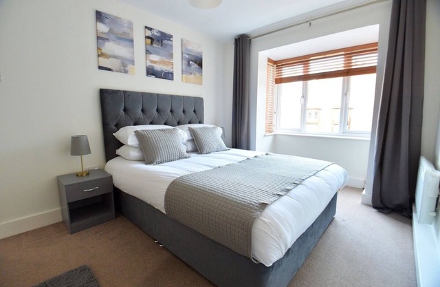Luxury 2 BR Fully Furnished Flat- 2 Parking Spaces