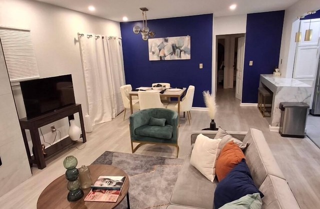 Luxury 2bd 1 bath home. 10 minutes from Downtown Midtown Detroit.
