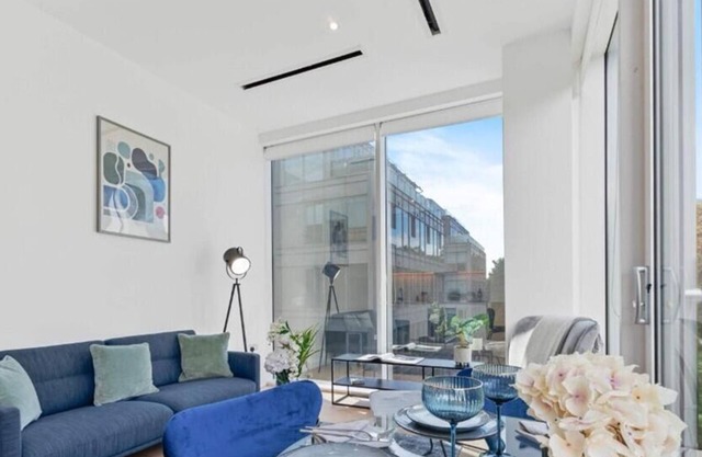 Luxury 2BDR: Parking, Gym, Cinema & Game Room