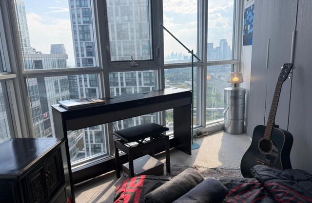 Luxury 2BR Apartment in Downtown Toronto - Free Parking