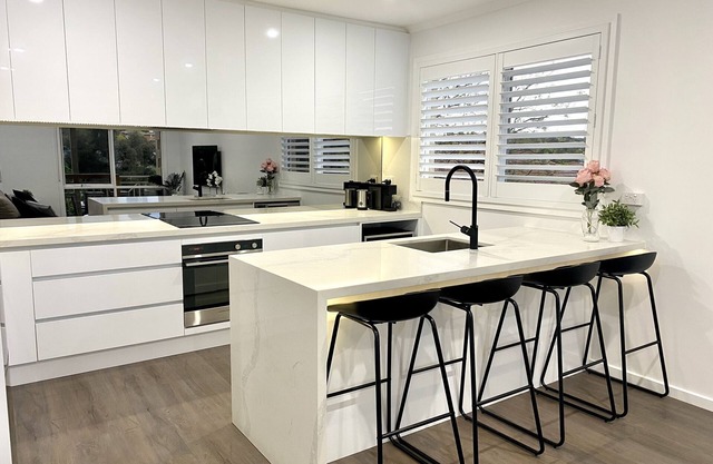 **Luxury 2BR APT - Pool/Sauna/Wifi/Shops