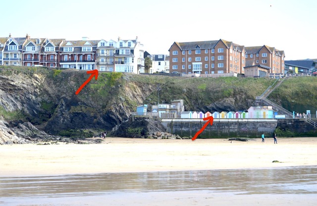 Luxury 3-bed apartment with own Beach Hut overlooking Towan Beach