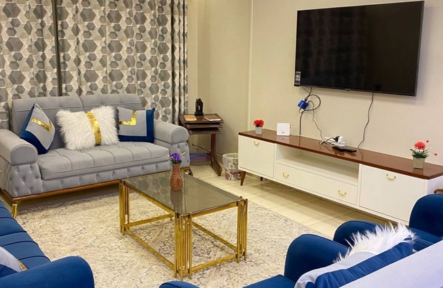 Luxury 3 Bedroom Apartment Prime Location with Elegant Furniture