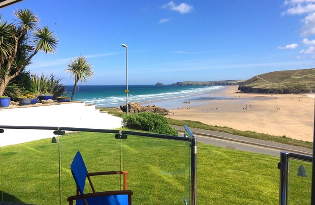Luxury, 3 bedroom apartment with stunning sea views!