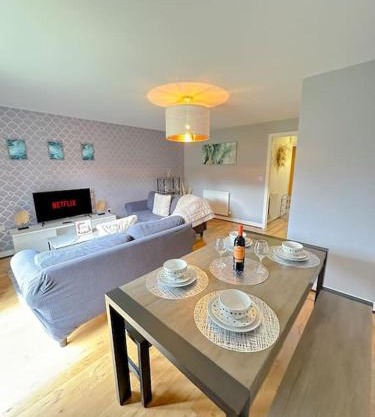 Luxury 3 Bedroom House With FREE Parking