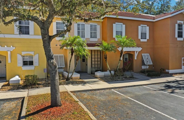 Luxury 3 bedroom Town house in gated Community in Kissimmee, FL