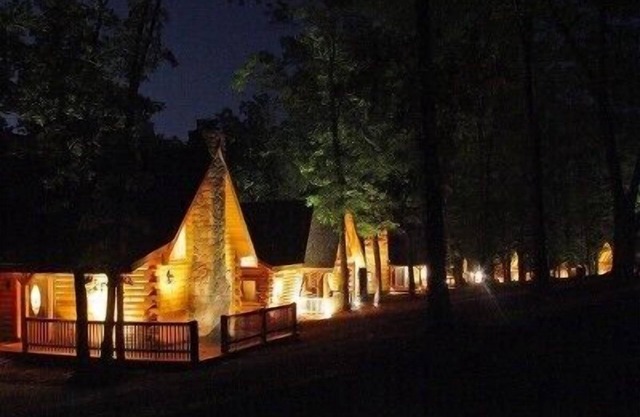 Luxe 3 BR / 2BA Real Log Cabin-W / Private Hot Tub!