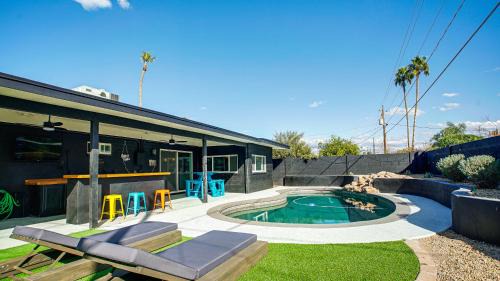 Luxury 3 Br Home With Relaxing Pool