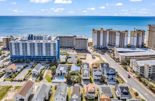 Gorgeous 3BR Home l Block from the Beach l Pool