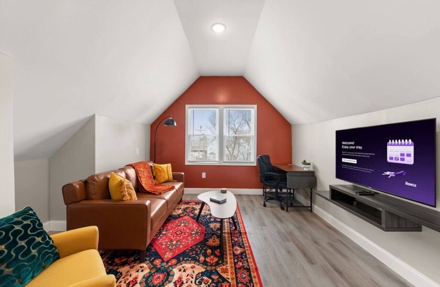 Luxury 3BR Apt Near Cleveland Clinic w/Parking