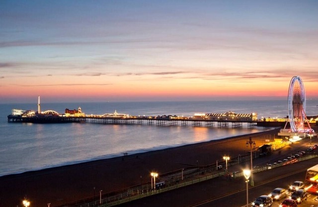 Luxury 4BR Brighton Home near South Downs, Sea Views, Pool & Free 4-Car Parking