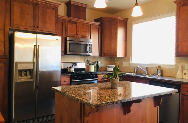 Nouvelle liste! Près de NIKE et OHSU. 3 chambres et 2. 5bath Nice Townhouse