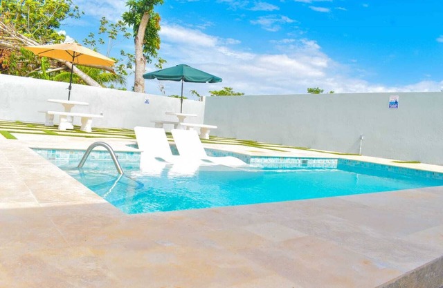 Luxury 3BR Villa w/ Private Pool,Fast Wifi - Near 876 Beach Club Relax in Style!