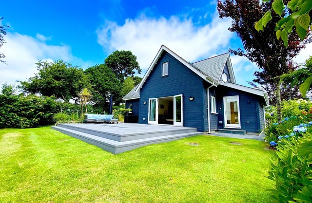 Luxury 4 bed detached villa, minimum 3 bathrooms, large open plan lounge/kitchen/dining area.
