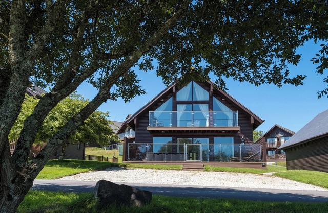 Luxury 4 Bed Lodge, Retallack Resort near Padstow