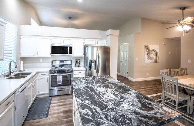 Luxury 4 Bedroom 2 Bathroom Home in NE Fresno Near National Parks