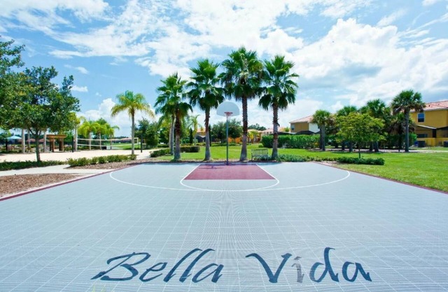 Luxury 4 bedroom 3 bath pool Home 283