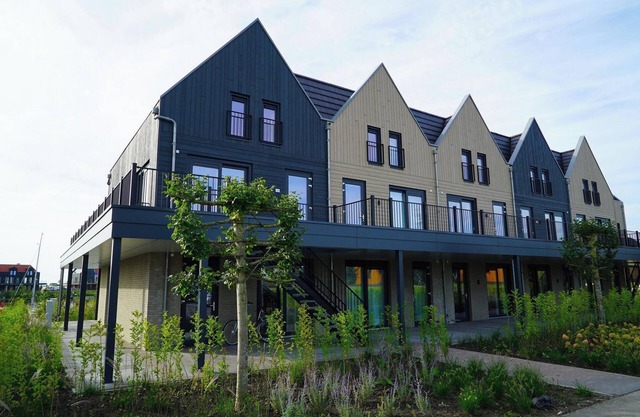 Luxury 4-bedroom apartment with balcony
