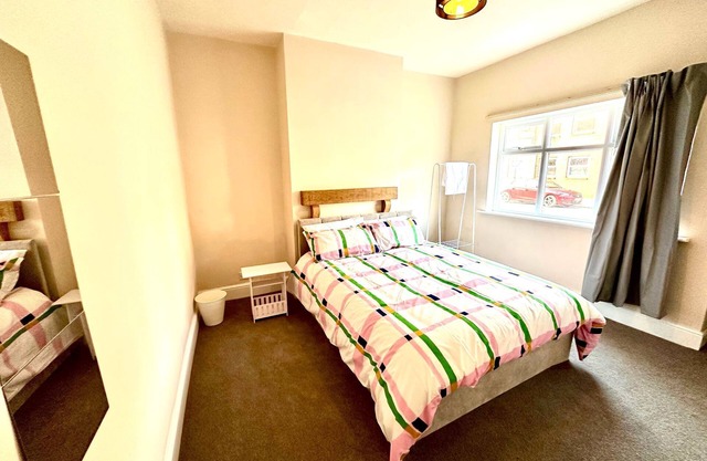 Luxury 4-Bedroom | King-Size Comfort | Full Kitchen & Parking | Spacious & Cozy!