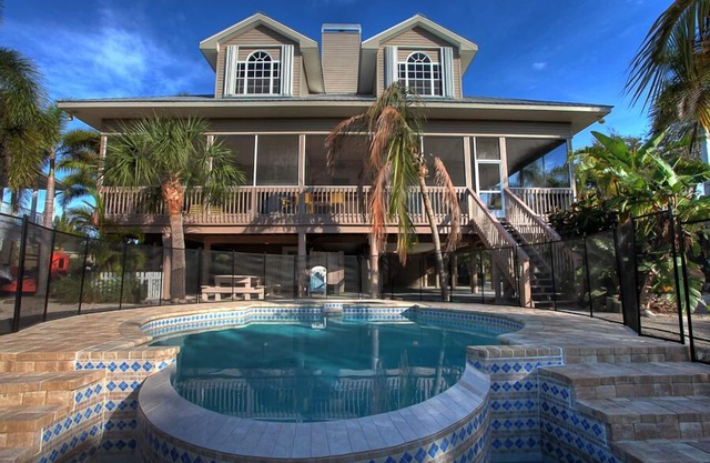 Luxe 4 chambres piscine maison près de la plage, quai privé sur Kettle Harbor.