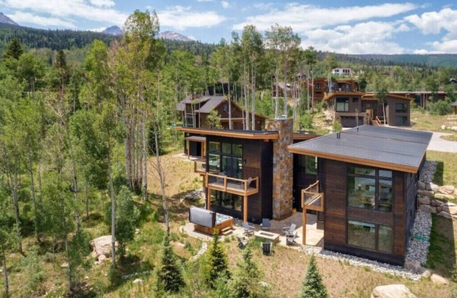 Luxury 4BR + 1BR casita, priv. hot tub, game room