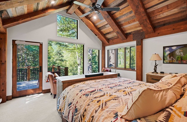 Luxury 4BR 3-Floor Sundance Home. Views. Hot Tub. pets Jeep Gladiator at airport