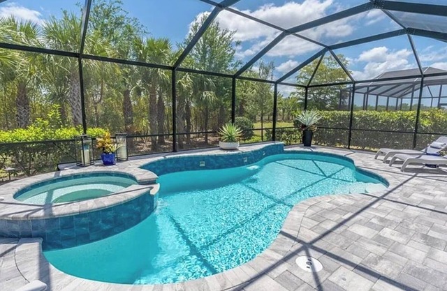 Luxury 4BR/3BA Modern Home in Naples with Private Pool - Perfect for Snowbirds!