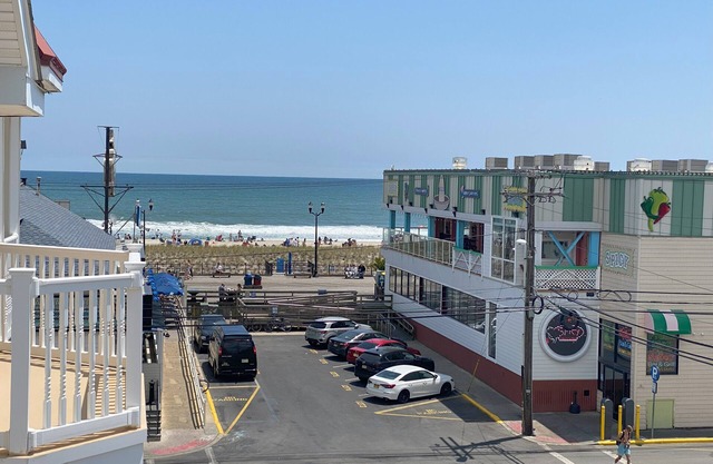 Luxury 4BR with Ocean Views steps from Boardwalk! Beach passes + linens included
