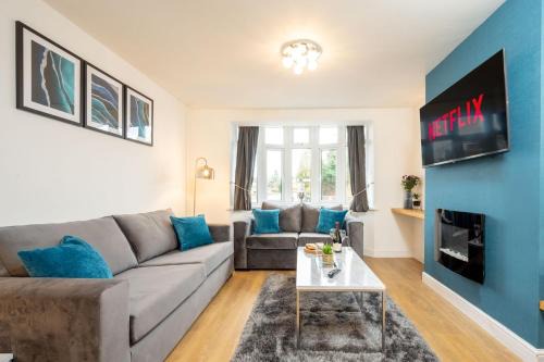 Luxury 5 Bed House With Parking